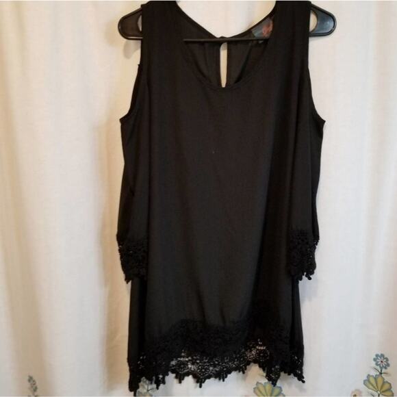 Southern Divas BLACK crocheted lace cold shoulder tunic size medium - Picture 1 of 6